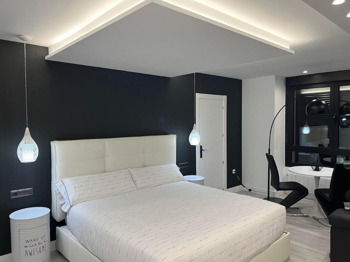 Black And White Suite "La Marinera" Castro Urdiales Exterior photo